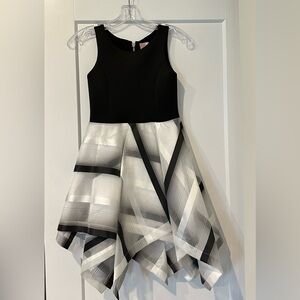 Zoe Ltd. Black & White Geometric hemmed Tank Dress.